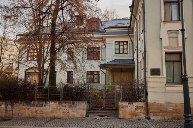 Дом 1721,6 кв.м. и земельный участок 1139 +/- 5 кв.м. в Москве - Изображение 1
