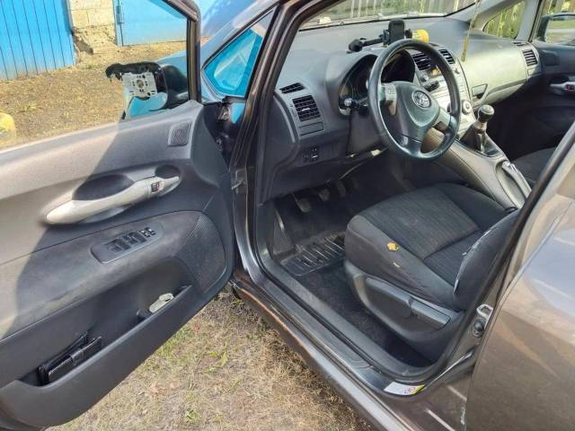 Toyota Auris, 2007 года, 97 лс, 325000 км - Изображение 10