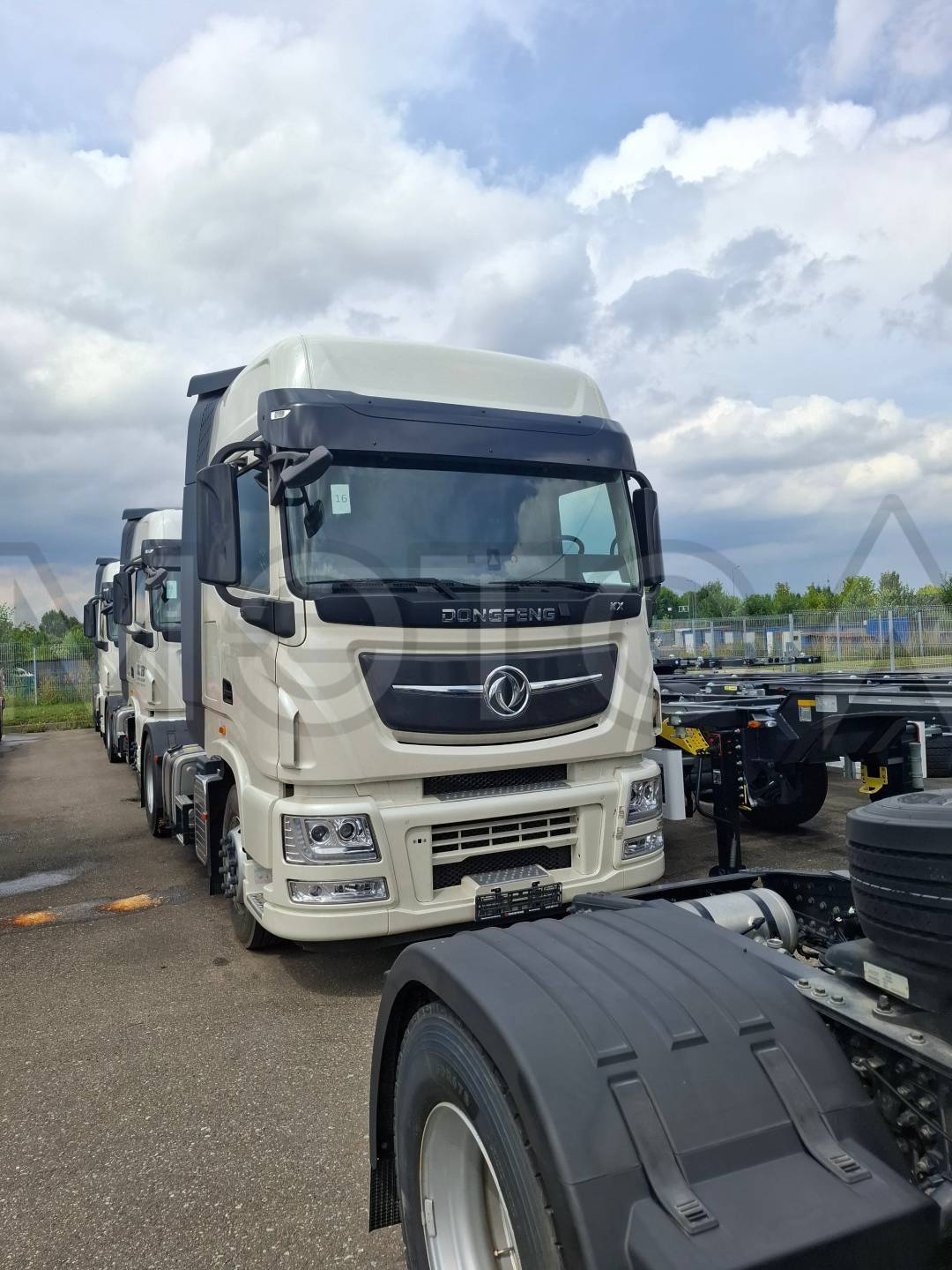 Седельный тягач Dongfeng KX 4x2, 2023 года - Изображение 1