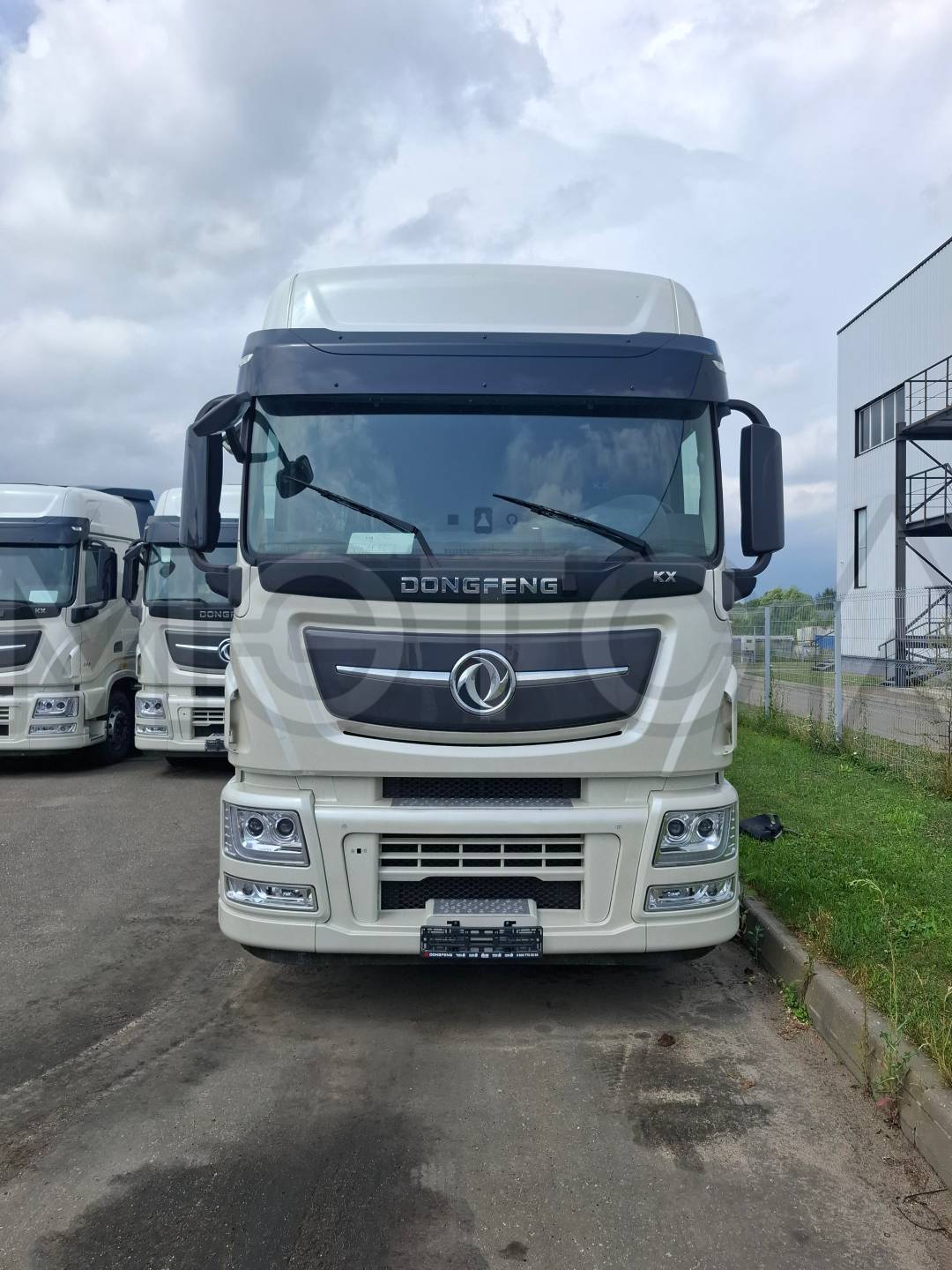 Седельный тягач Dongfeng KX 4x2, 2023 года - Изображение 1