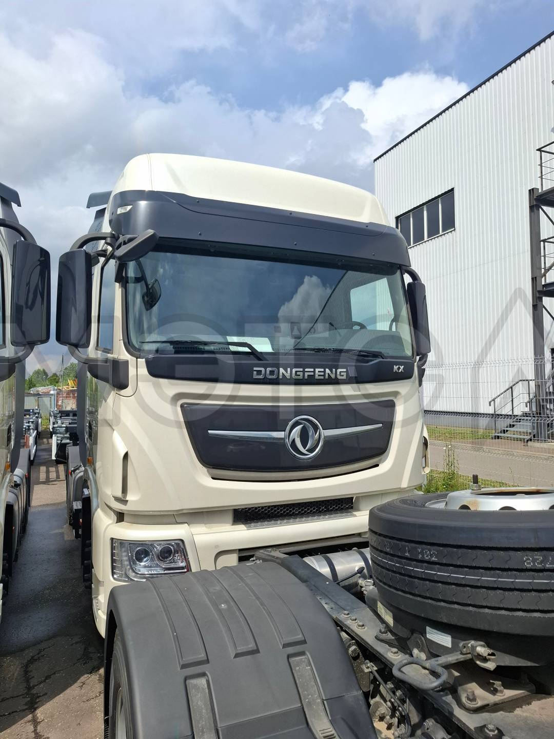 Седельный тягач Dongfeng KX 4x2, 2023 года - Изображение 1