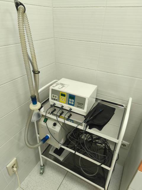 Кресло ARCO, Светильники MASTERLIGHT, Аппарат Radio SURG 2200 RS-1390, оборудование от Karl Storz - Изображение 4