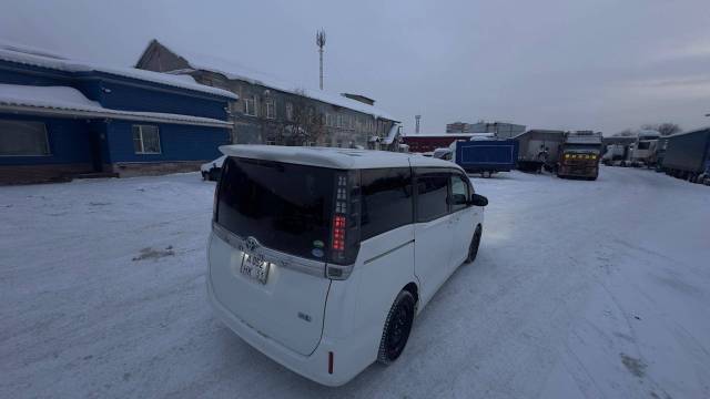 Toyota Voxy, 2015 года, 99 лс, 171000 км, АКПП - Изображение 4