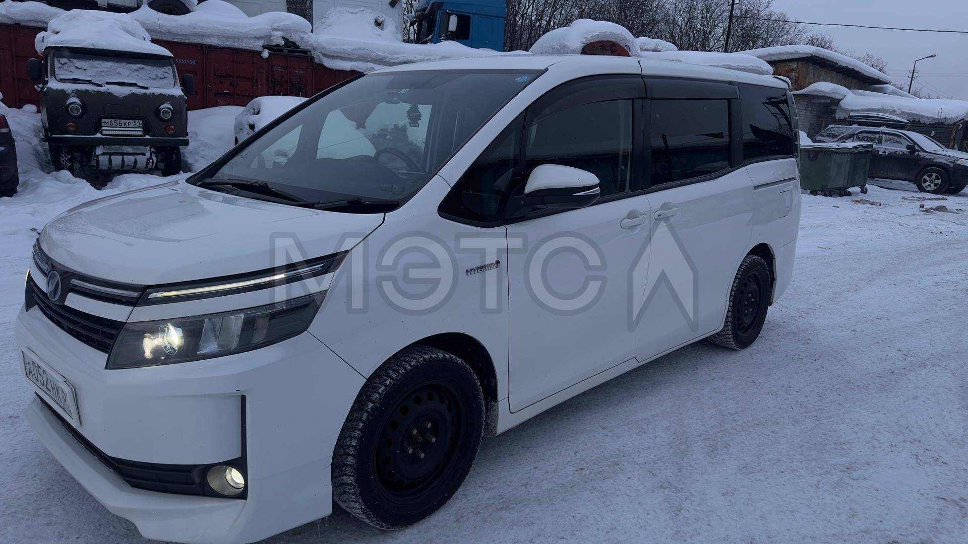 Toyota Voxy, 2015 года, 99 лс, 171000 км, АКПП - Изображение 1