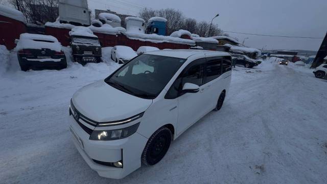 Toyota Voxy, 2015 года, 99 лс, 171000 км, АКПП - Изображение 2