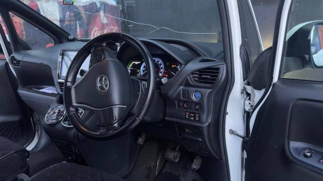 Toyota Voxy, 2015 года, 99 лс, 171000 км, АКПП - Изображение 7