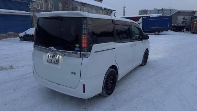 Toyota Voxy, 2015 года, 99 лс, 171000 км, АКПП - Изображение 3