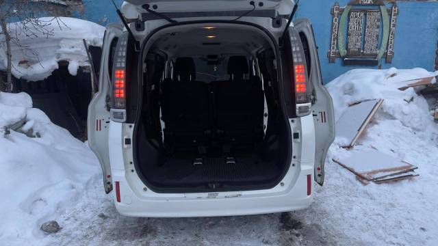 Toyota Voxy, 2015 года, 99 лс, 171000 км, АКПП - Изображение 10
