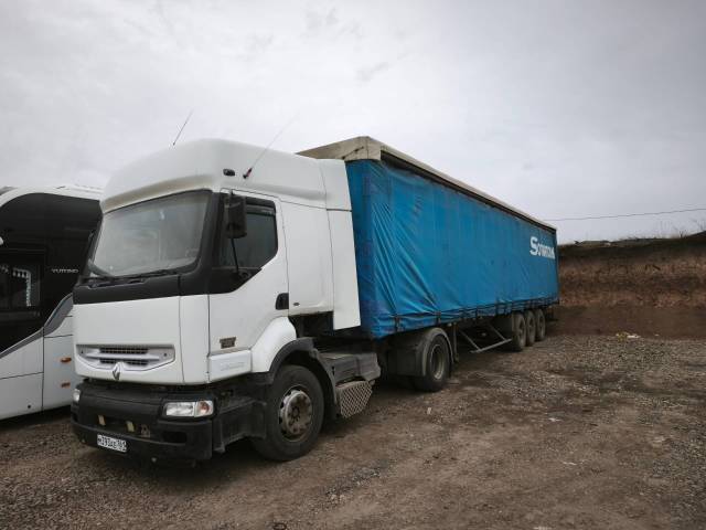 Грузовой автомобиль РЕНО ПРЕМИУМ 420, 2002 года, Полуприцеп с бортовой платформой FREUEHAUF T34C1RP, 1991 года - Изображение 1