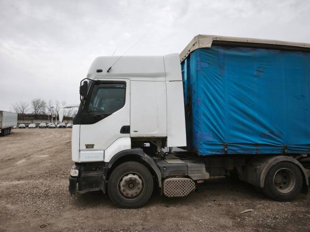 Грузовой автомобиль РЕНО ПРЕМИУМ 420, 2002 года, Полуприцеп с бортовой платформой FREUEHAUF T34C1RP, 1991 года - Изображение 4