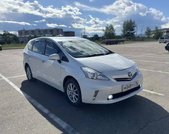 Toyota Prius Alpha, 2014 года, 99 лс, 258000 км, АКПП - Изображение 3