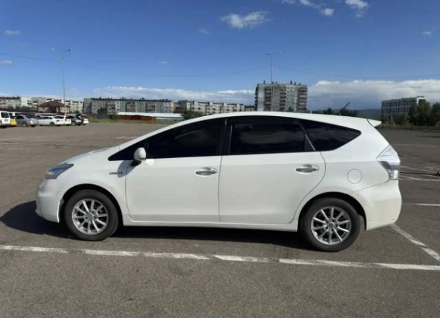 Toyota Prius Alpha, 2014 года, 99 лс, 258000 км, АКПП - Изображение 4