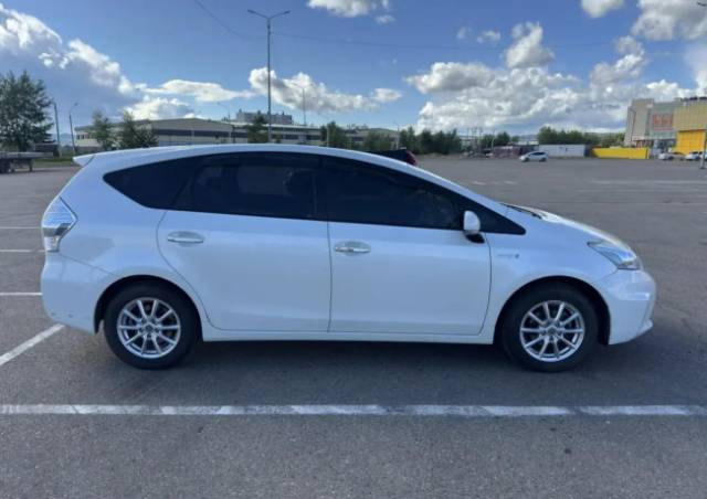 Toyota Prius Alpha, 2014 года, 99 лс, 258000 км, АКПП - Изображение 6