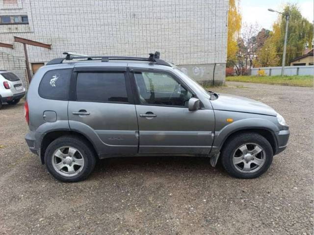 Chevrolet Niva, 2010 года, 80 лс, 185189 км, полный привод - Изображение 1