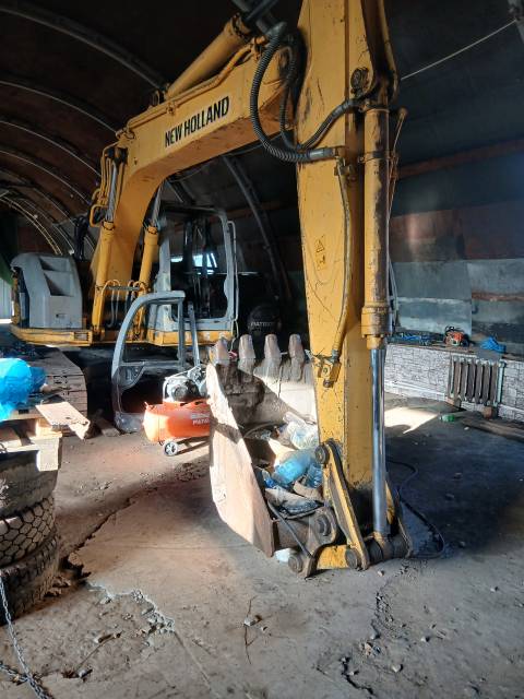 Гусеничный экскаватор KOBELCO E135SR-1ES, 2008 года - Изображение 6