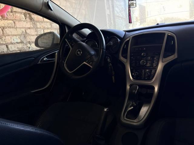 Opel Astra, 2012 года, 140 лс, 282456 км, АКПП - Изображение 6
