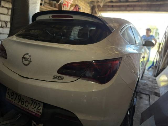 Opel Astra, 2012 года, 140 лс, 282456 км, АКПП - Изображение 2